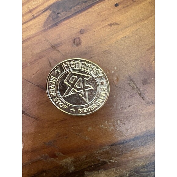 Vintage Gold Tone Circle Hennessy Never Stop Never Settle Lapel Pin Tie Tack - Picture 5 of 6